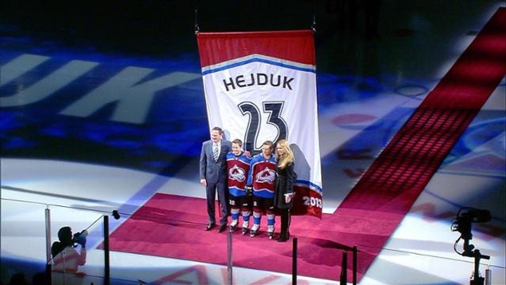 Nesmrteľné číslo 23. Colorado vyvesilo Hejdukov dres